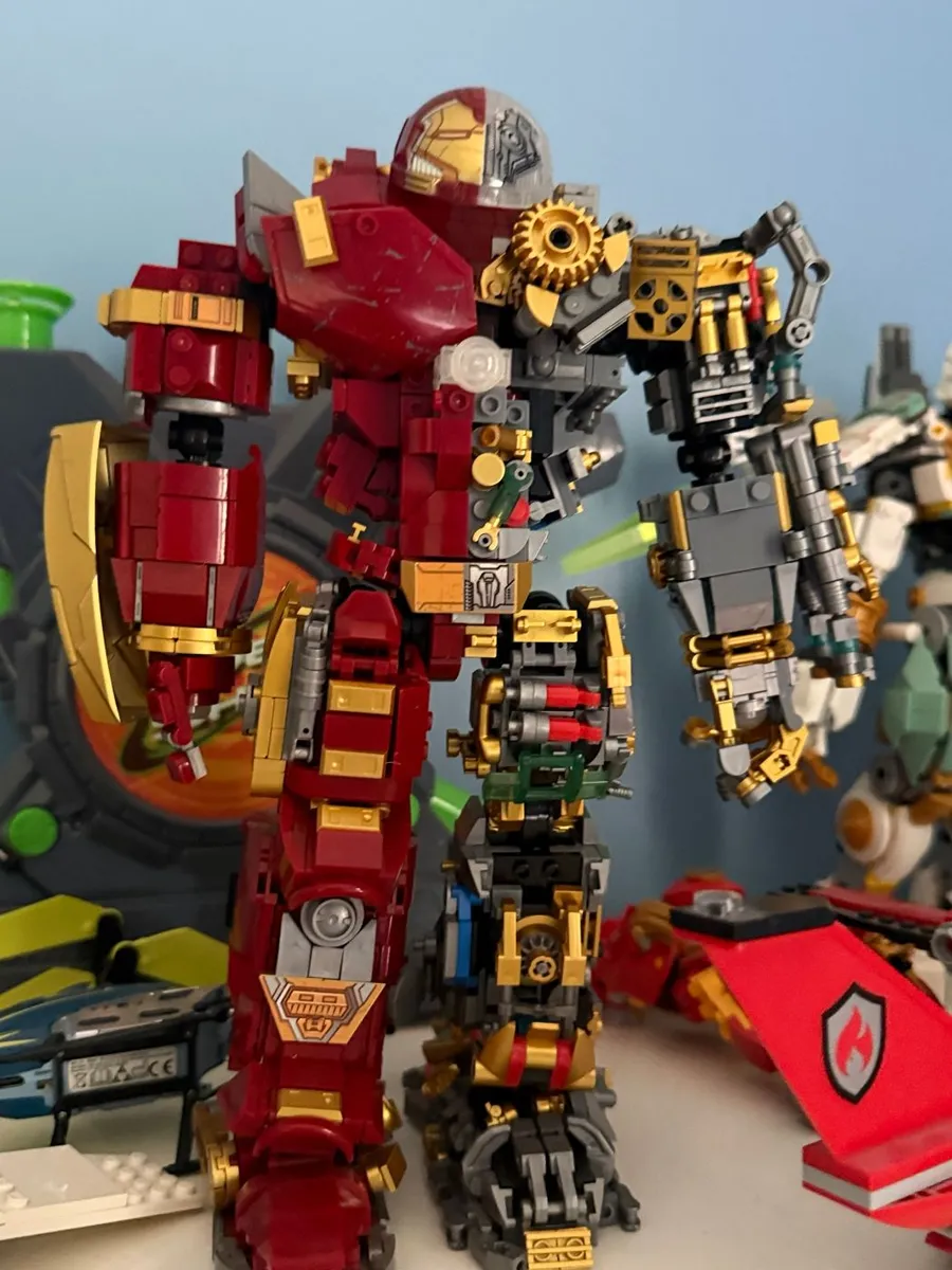 Lego grande armure robot rouge et or, construit — photo 1