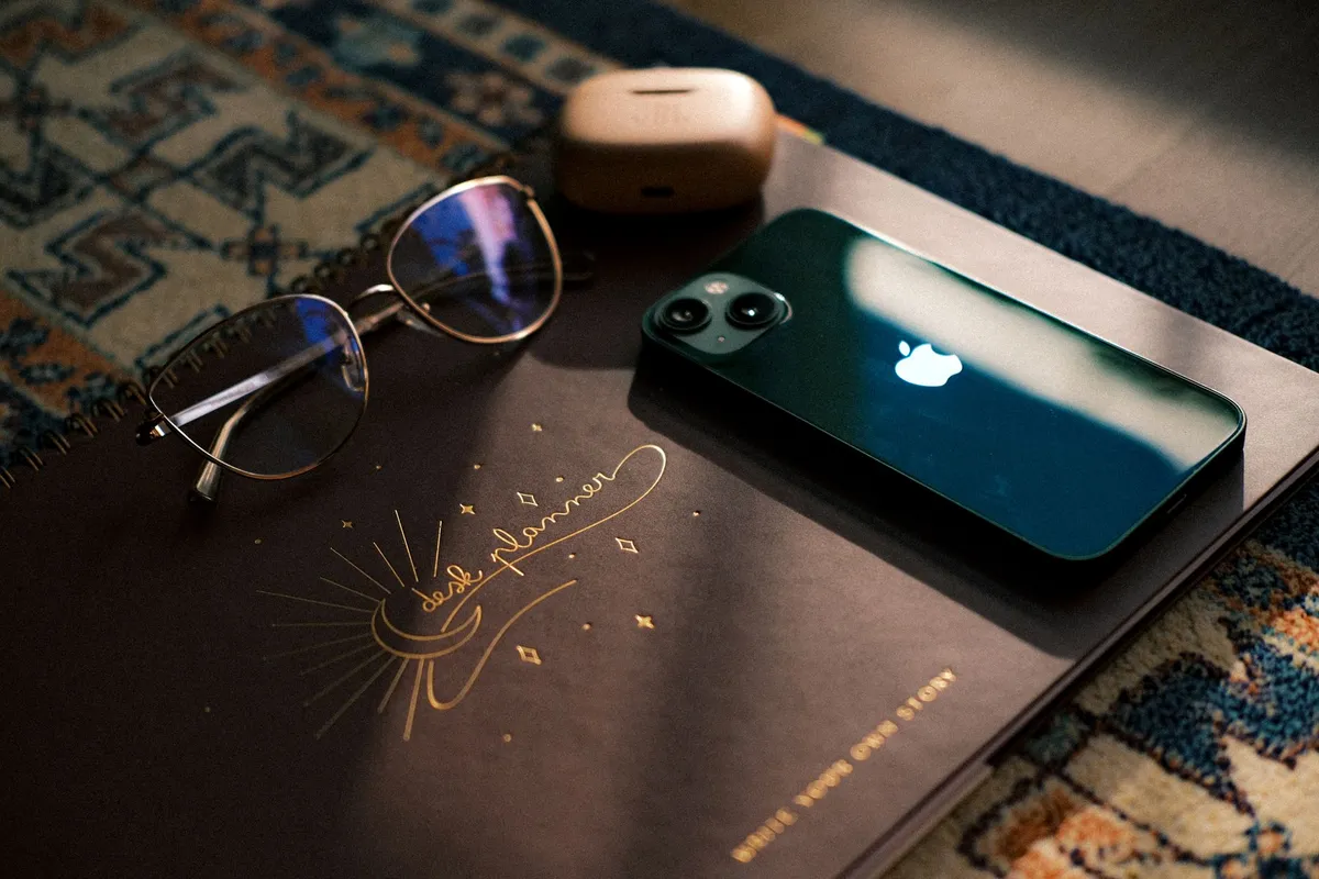 iPhone 13 mini 128 Go rose — photo 1