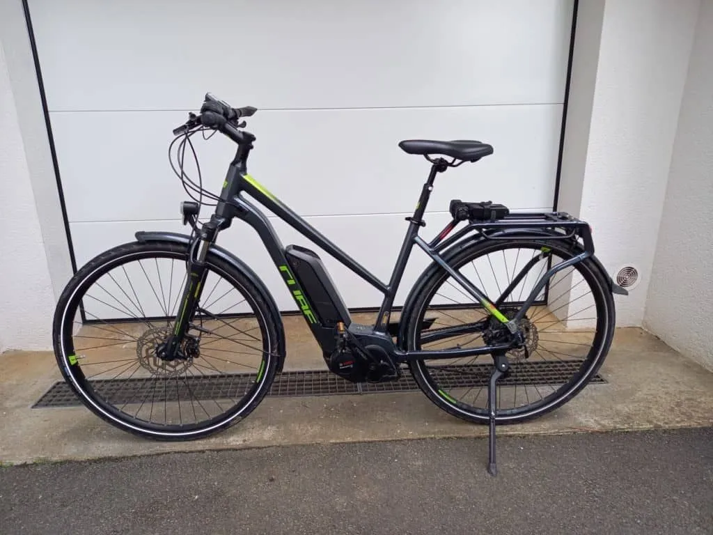 Vélo électrique Cube moteur Bosch, gris et vert — photo 1