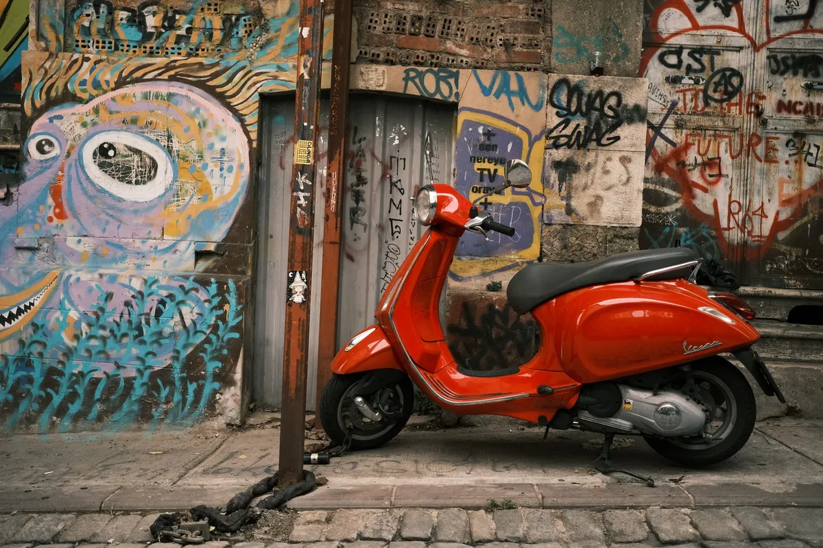 Vespa Primavera 125 rouge – 2022, 4200 km — photo 1