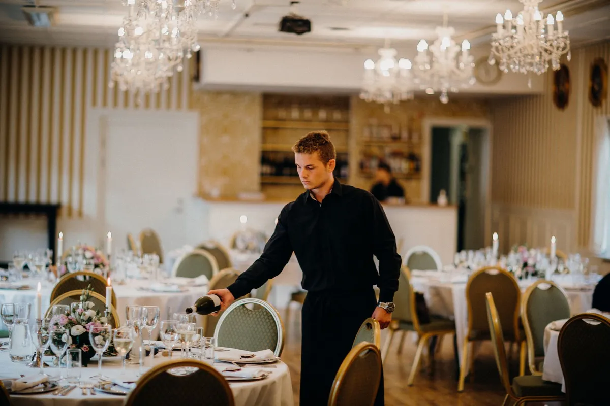 Serveur / serveuse H/F – restaurant centre-ville, Strasbourg — photo 1