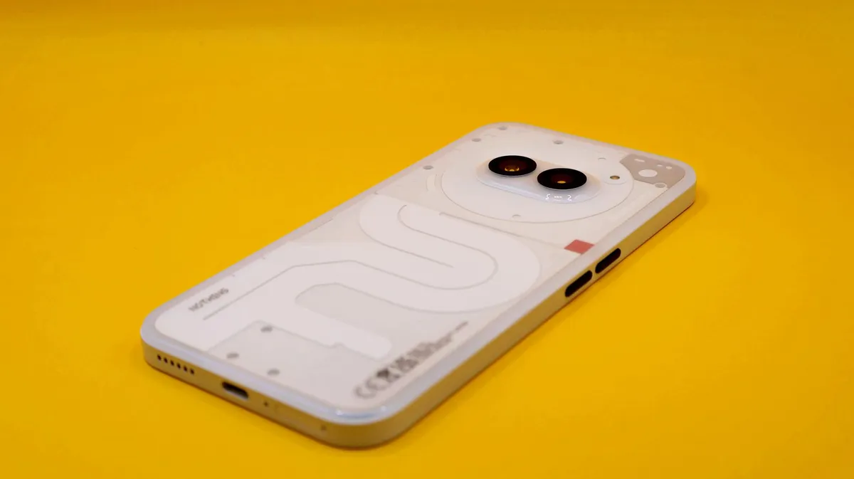 Nothing Phone 2 256 Go blanc – design Glyph unique — photo 1