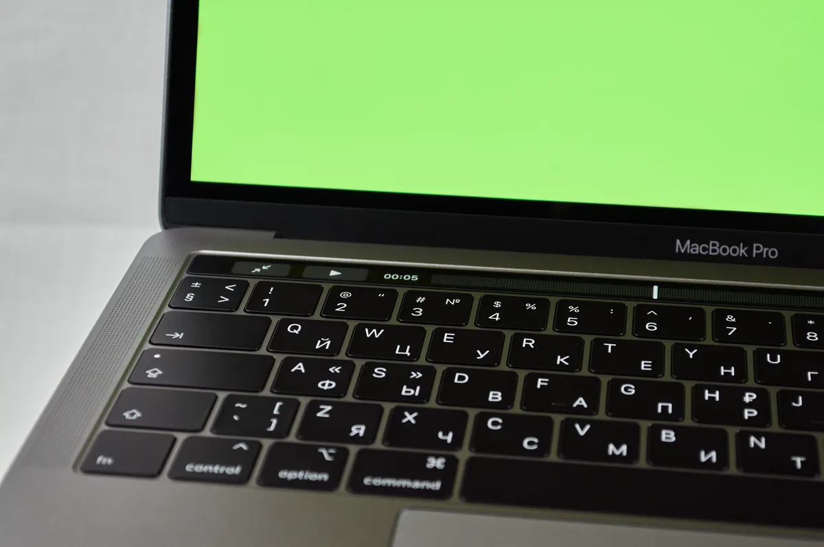 MacBook Pro 13" 2020 Intel i5 8 Go / 256 Go — photo 1