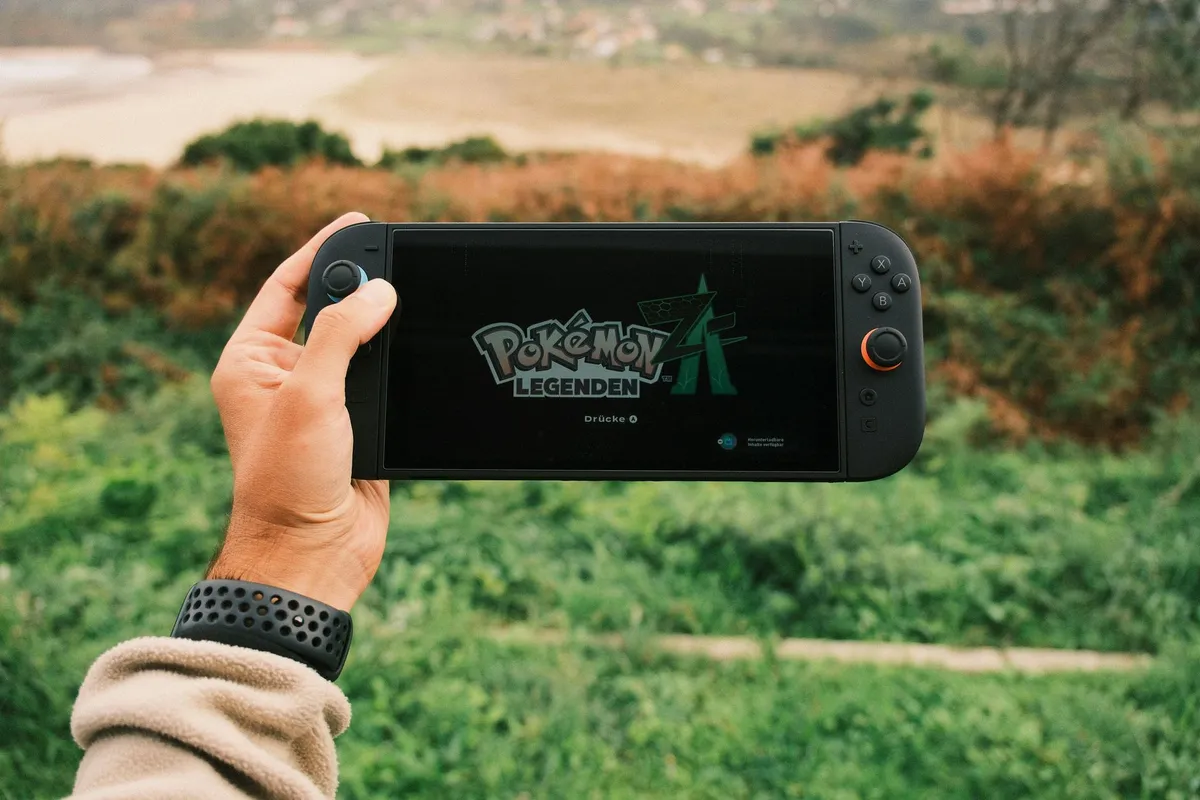 Nintendo Switch Lite turquoise + housse — photo 1