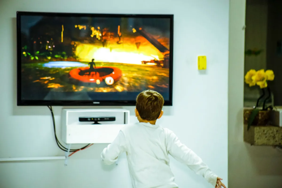 Meuble TV suspendu blanc laqué 180 cm — photo 1