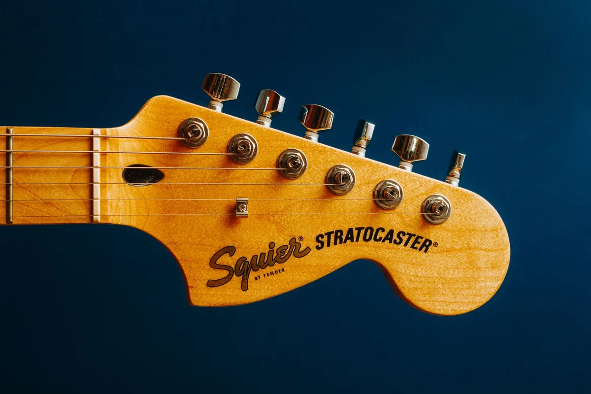 Guitare électrique Squier Stratocaster + ampli 10W — photo 1