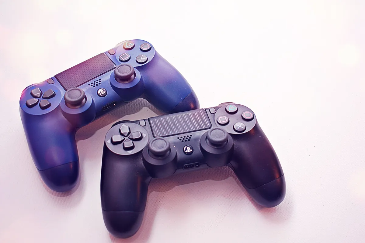 Lot de 12 jeux PS4 (FIFA, Uncharted, GTA V…) — photo 1