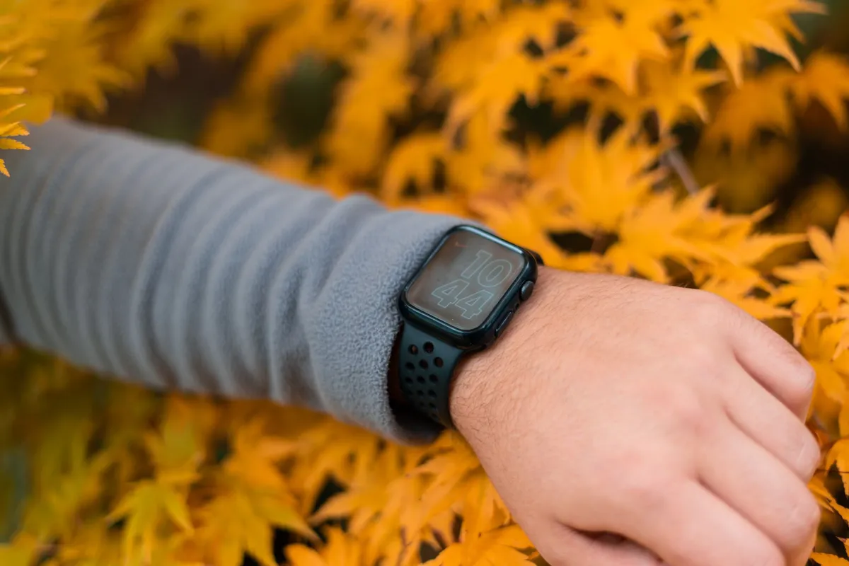 Apple Watch SE 2 44 mm GPS minuit — photo 1